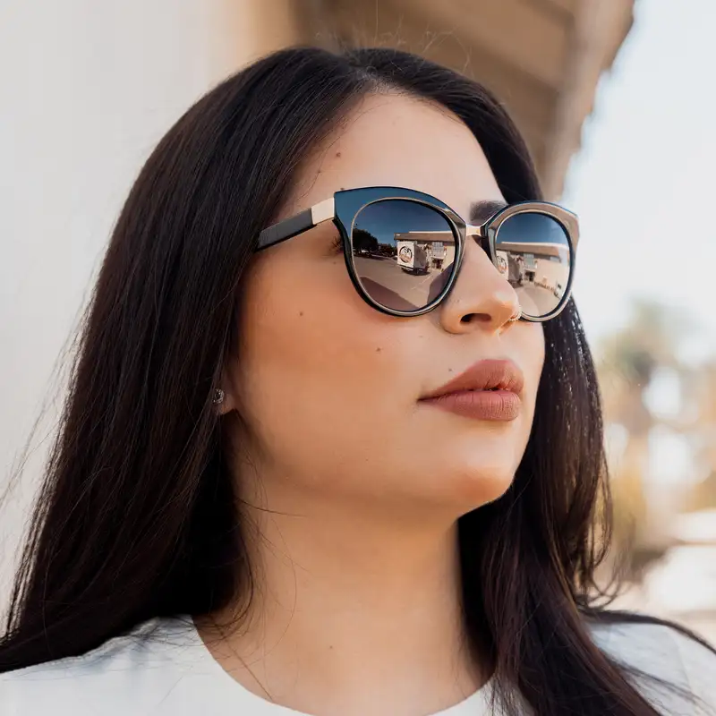 Cleo Lifestyle Image 1